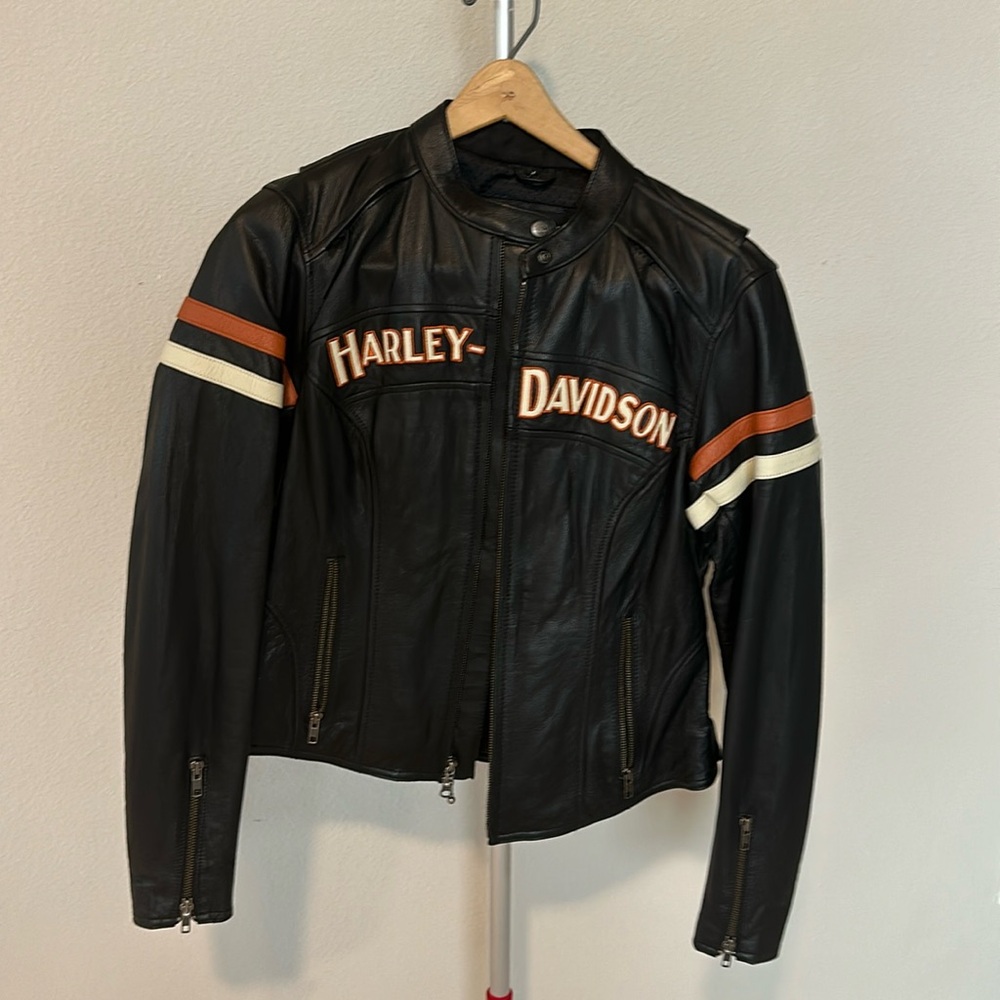 Ladies size medium Harley Davidson Miss Enthusiast leather jacket.